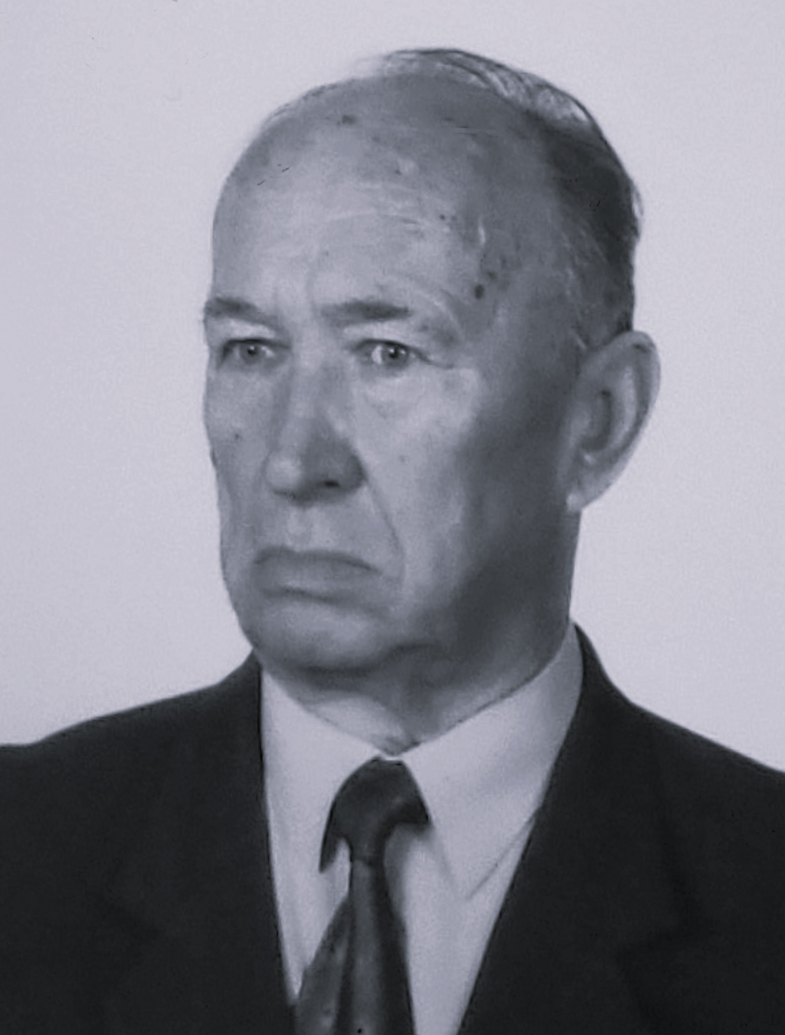 Czarno-białe zdjęcie mężczyzny