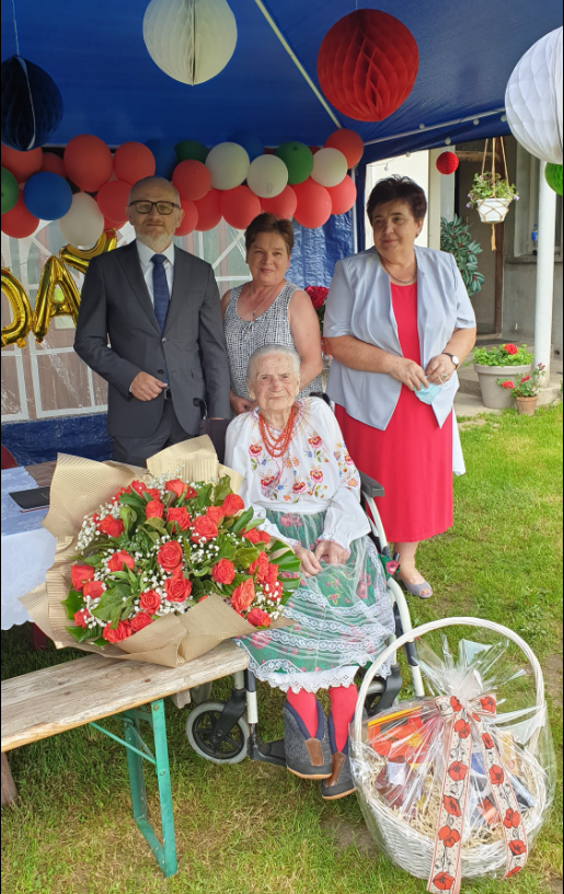 5 lipca 2021 r. wyjątkowe, bo aż 100. urodziny obchodziła Pani Anna Palkij, mieszkanka Dobrej.